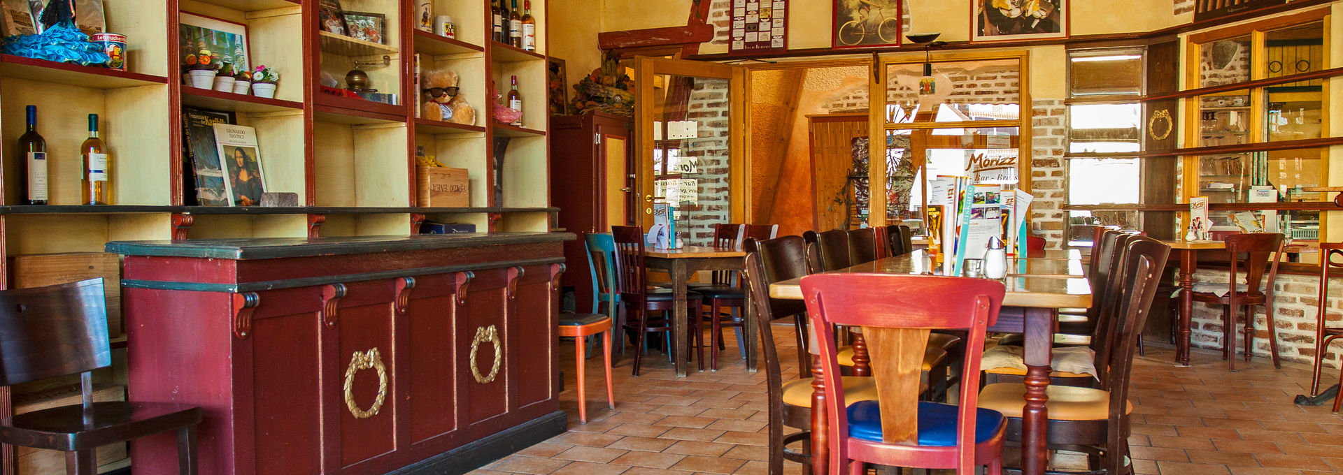 Café Morizz - Innenansicht Vinothek (abgeschlossener Raum für Ihre Feier)